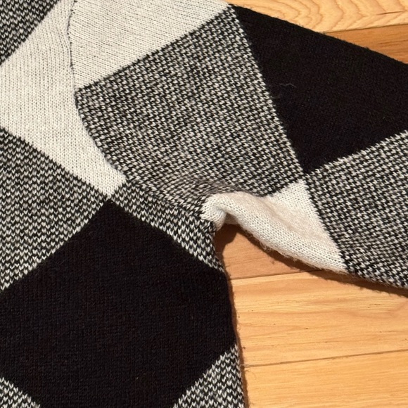 Sweater - Picture 3 of 7